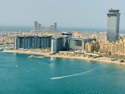 Dubai Marina Apartment | Stunning Beachfront 1BR Apartment in Palm Jumeirah By ĀYA Boutique