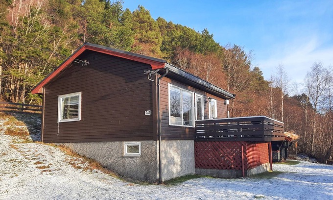 Torjulvagen House | Stunning home in øydegard