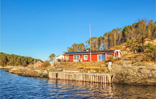 Fjell House | Stunning Home In Ågotnes With Kitchen