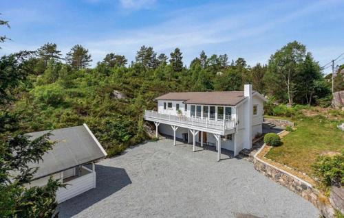 Fjell House | Stunning Home In Fjell With Wifi
