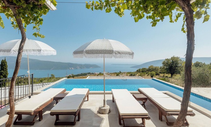 Podi House | Stunning home in Herceg Novi with WiFi