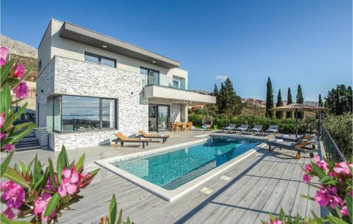 Mravince House | Stunning Home In Kucine