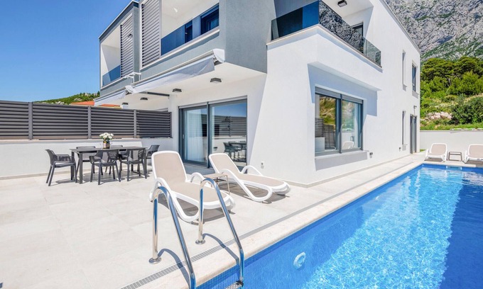 Veliko Brdo House | Stunning home in Makarska