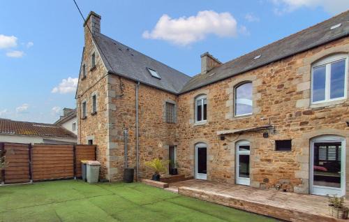 Penvenan House | Stunning Home In Penvénan With Wifi