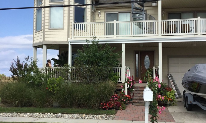 Wildwood House | Stunning home in Wildwood, central to everything w/bay views and roof top deck