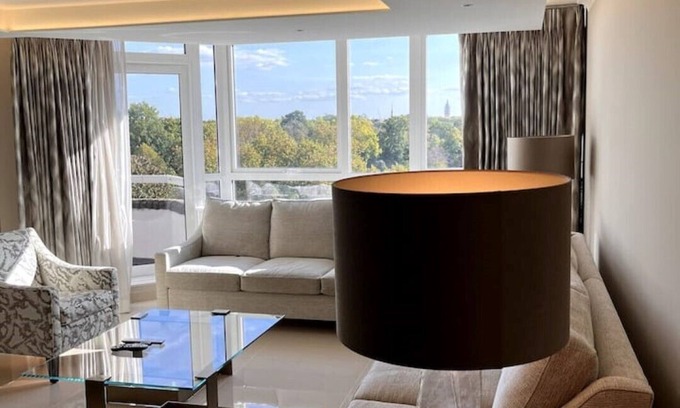 Wandsworth Apartment | Stunning Hyde Park Panorama Luxury 4-Bedroom Oasis