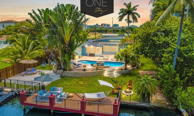 Ojus House | Stunning Lakefront Miami Pool House - Aventura Mall