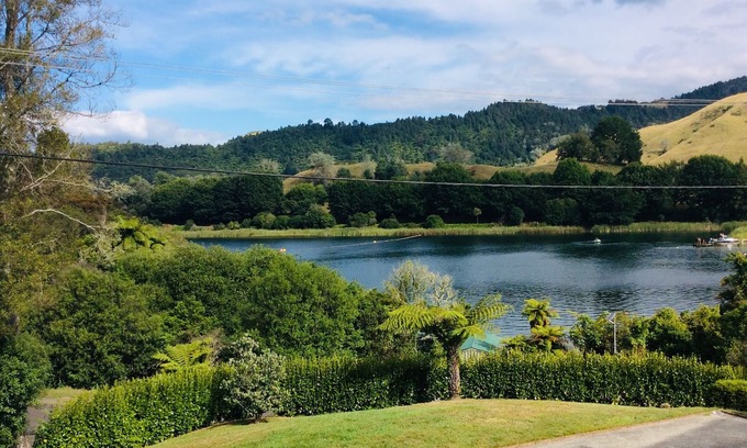 Lake Okareka Apartment | Stunning Large Apartment overlooking Lake Okareka