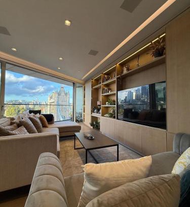 Riverside Apartment | Stunning Large Luxury Penthouse by Tower Bridge Best Views Sleeps 8 People