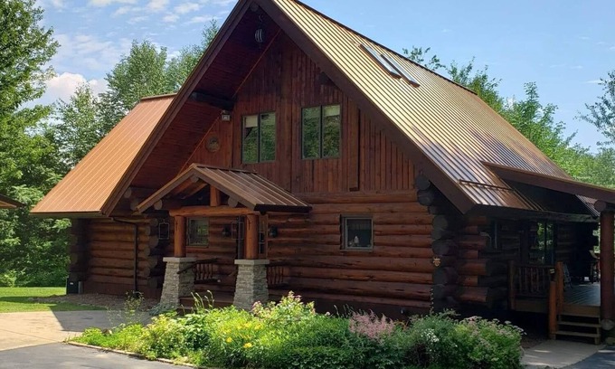 Medford Cabin | Stunning Log home in the true "Heart" of Wisconsin.