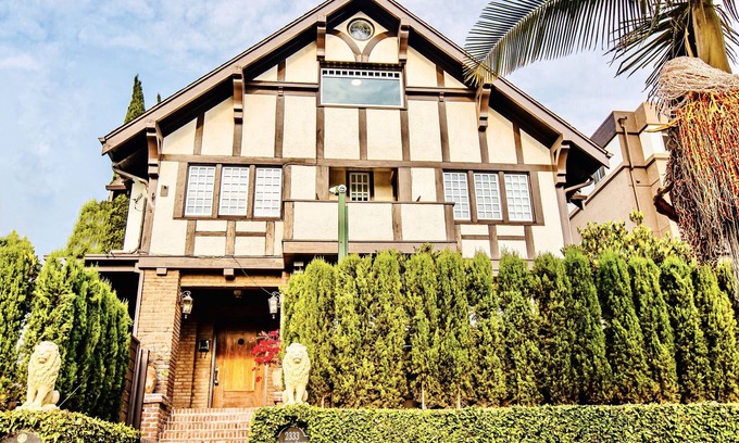 Bankers Hill House | Stunning Mansion by The Convention Center & Little Italy w/HotTub AC Parking