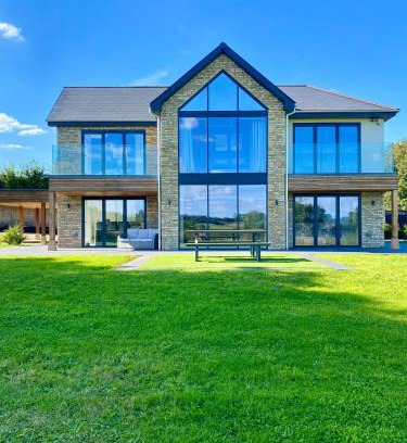 Corston House | Stunning modern home set in beautiful grounds.