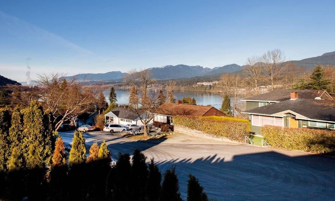 Burnaby House | Stunning Modern Home with Beautiful Ocean and Mountain Views!