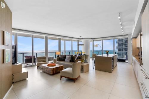 Hollywood South Central Beach House | Stunning Ocean Front Work remote high speed WiFi