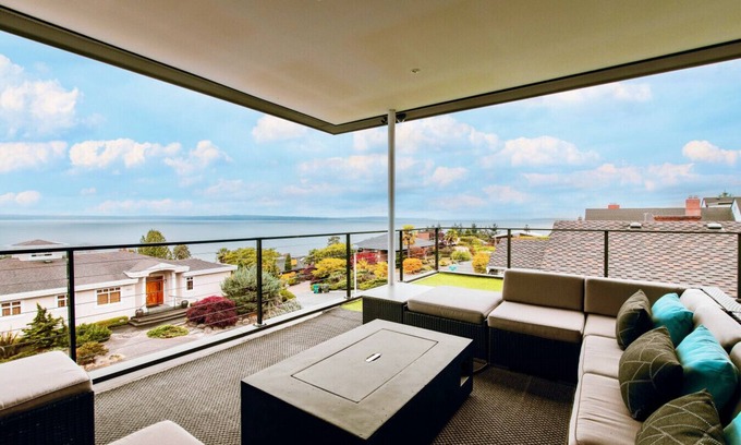 North Beach/Blue Ridge House | Stunning Panoramic Views Hot Tub Modern 4BR Home