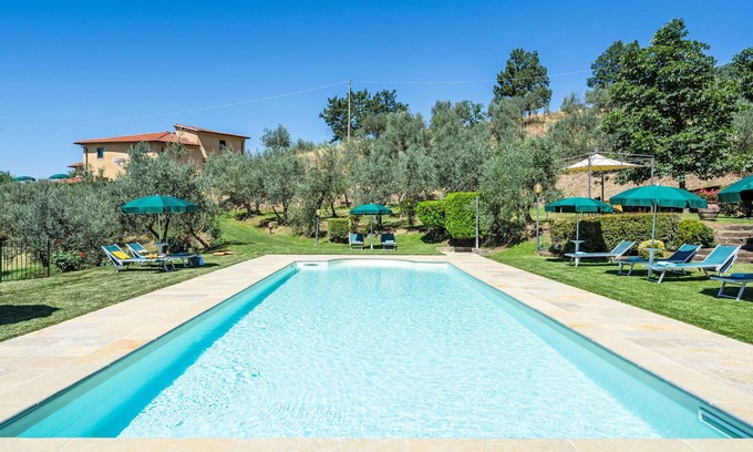 Loro Ciuffenna House | Stunning private villa for 14 people with WIFI, private pool, balcony and pets allowed