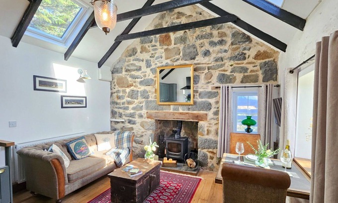 Struan House | Stunning private villa for 2 people with WIFI, TV, patio and panoramic view
