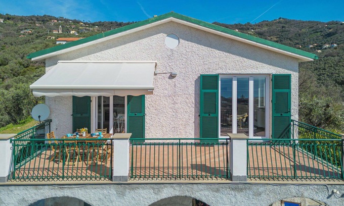 Moneglia House | Stunning private villa for 6 people with A/C, WIFI, TV, patio and pets allowed