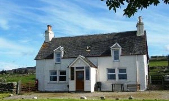 Murthly House | Stunning private villa for 6 guests with TV