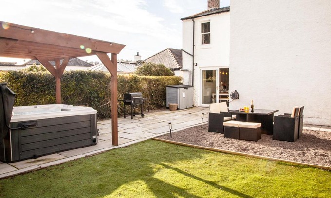 Gatehouse-of-Fleet House | Stunning Scottish Hot Tub Getaway