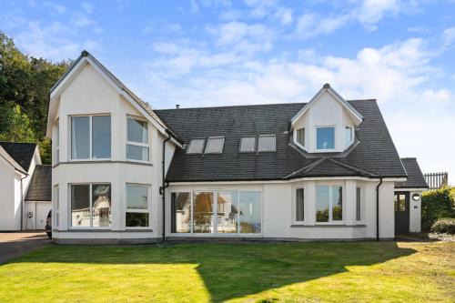 Oban House | Stunning Sea Views - Luxury 4BR Beach House