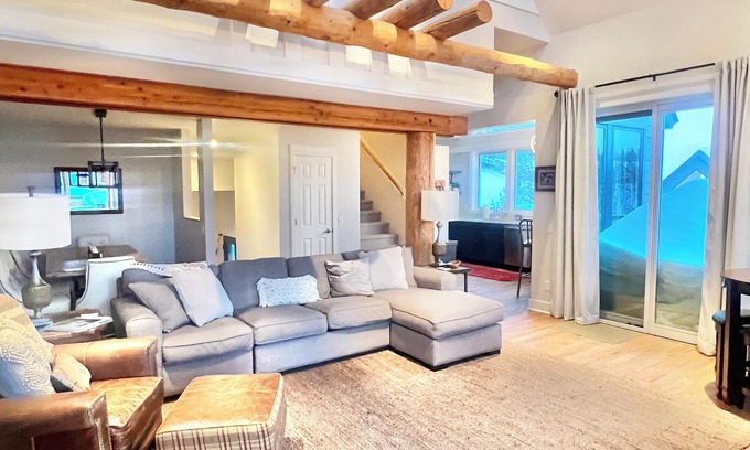 Saddle Ridge House | Stunning Ski-in Ski-out Saddle Ridge End Unit in Big Sky/Moonlight