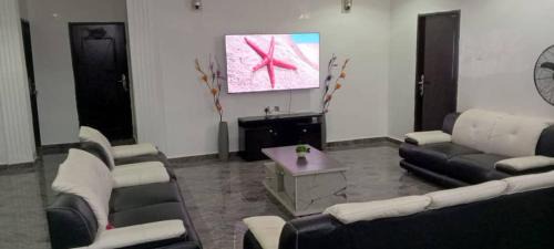 Ota Villa | Stunning spacious 4 bed house with swimming pool