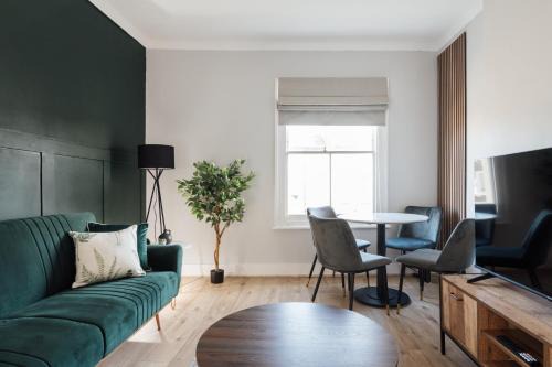 Askew Apartment | Stunning & Stylish 2 Bed Flat in West London