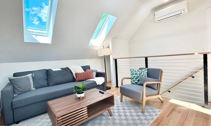 Arlington Apartment | Stunning Urban Haven