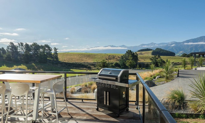 Kaikoura House | Stunning Views | Contemporary | Escape, Stunning Views | Contemporary | Ocean and Mountain Views