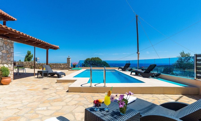 Polemarchi Apartment | Stunning Views Flat w. Pool, Explore Crete’s Bestnn