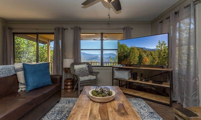 Gatlinburg - Pigeon Forge Cabin | Stunning Views Of Mt. LeConte/Near DwTn Gatlinburg