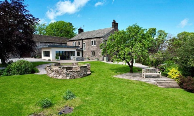 Penrith House | Stunning views & tonnes of space minutes from the Lake District