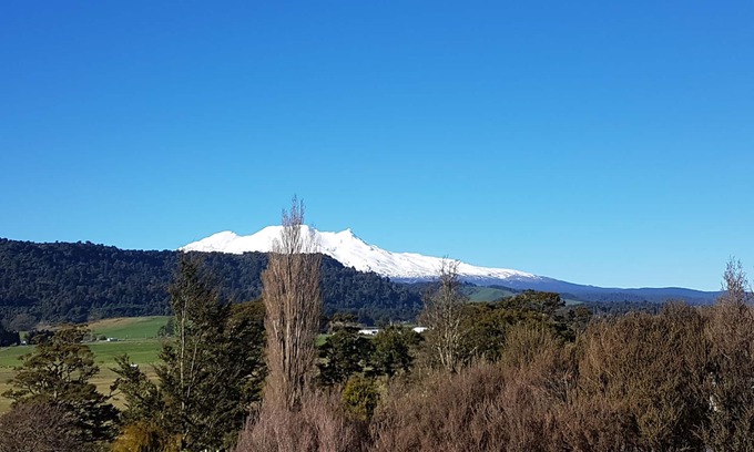 Ohakune House | Stunning Views, Warm, Central & Quiet Little HillnBiking, Skiing, Tramping +more