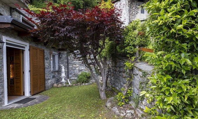 Traona House | Stunning villa for 6 people with WIFI, TV, patio and pets allowed