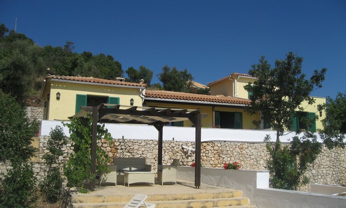 Skinaria Villa | Stunning villa in the North of the Island near Port Nicholas