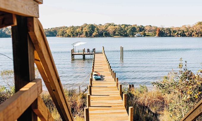 Weems House | Stunning waterfront on bluff with sauna, firepit!