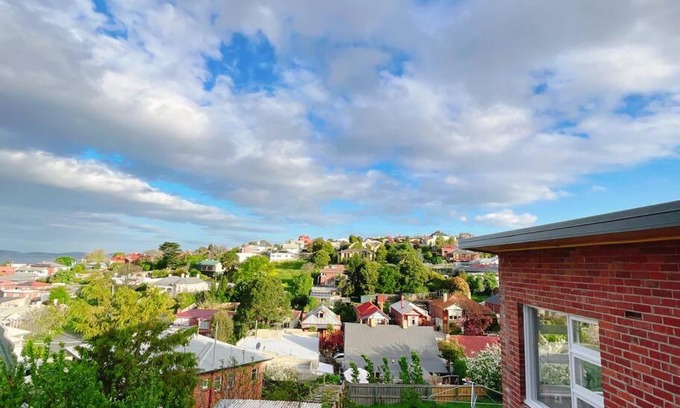 West Hobart House | Stunning West Hobart Home- Close to city and shops