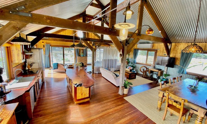 Brukunga Apartment | Stunningly built open-plan Studio in natural pastureland setting