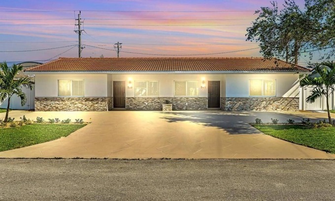 East Boca Raton Cottage | Stunningly Remodeled 3-Bedroom Retreat in Prime East Boca Raton Location!