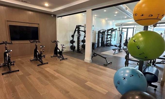 McNeil Apartment | Stylish 1BR N. Austin Stay | Pool & Gym