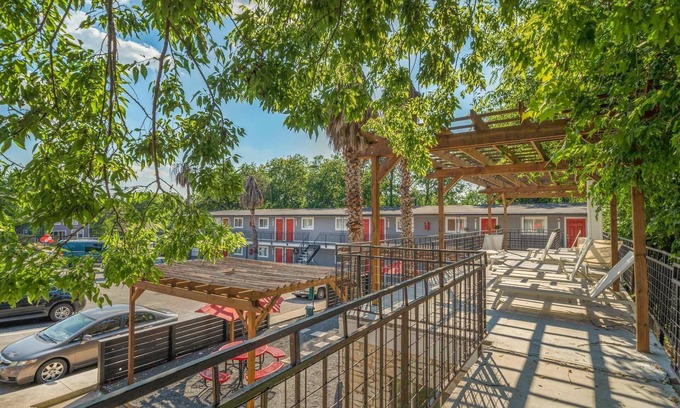 Highland Apartment | Stylish 1BR Near UT Highland Evonify