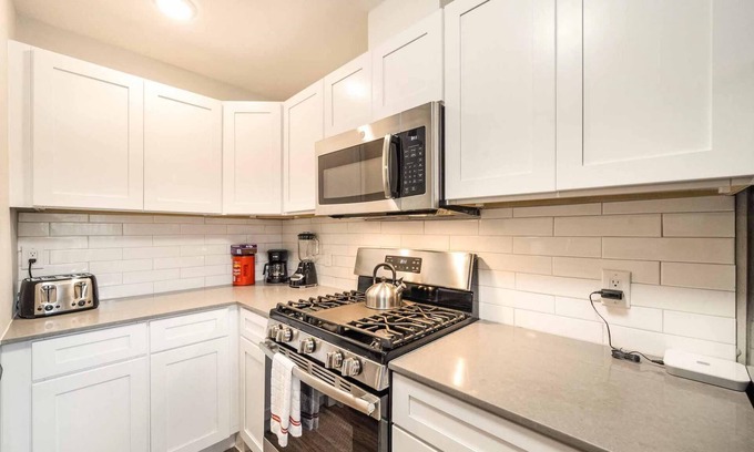 Highland Apartment | Stylish 1BR Near UT Highland Evonify