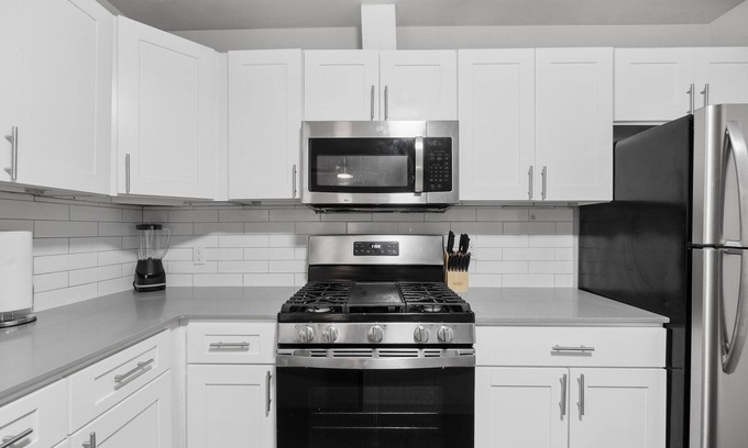 Highland Apartment | Stylish 1BR Near UT Highland Evonify