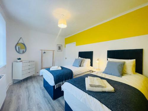 Greenock Apartment | Stylish 2-Bed Apartment in Greenock - Sleeps 6