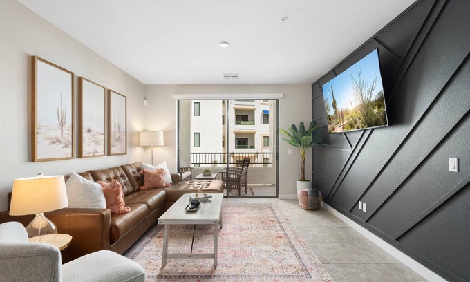 Ocotillo Condo | Stylish 2BR-2BA Condo…Resort-Style Pool, Gym, & More! Walk to Dining & Coffee!