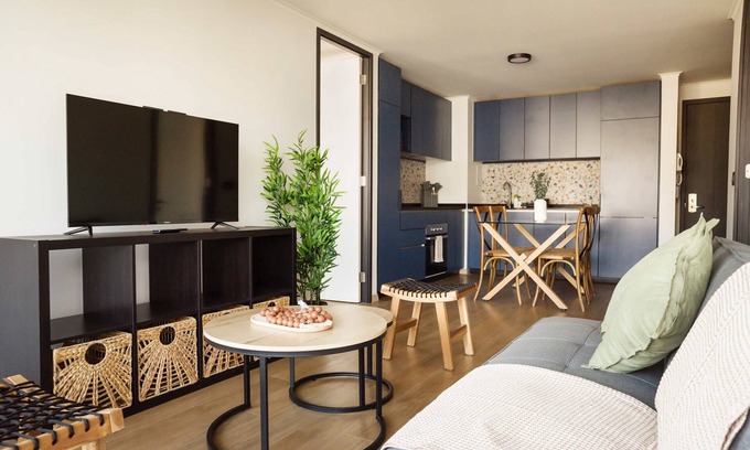 Apoquindo Apartment | Stylish 2BR Getaway for 5 in Las Condes Oasis