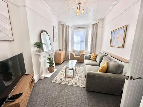 Birkenhead House | Stylish 3 Bed Home Near Oxton Village & Liverpool