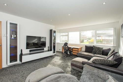 Farnborough and Crofton Apartment | Stylish 3-Bedroom in Orpington