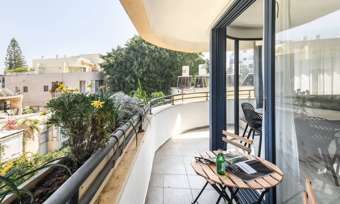 Old North Apartment | Stylish 3-BR Apt w Balcony and Parking